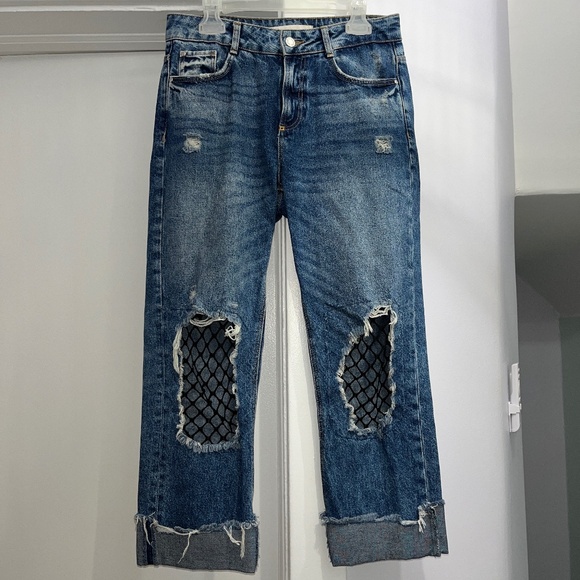 Zara  (4/36) distressed, cropped jeans with fishnet inserts (S). - Picture 1 of 16